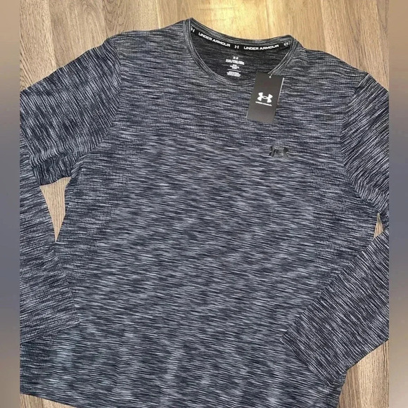 Under Armour Long Sleeve - Picture 2 of 3